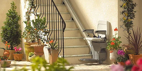 Treppenlifte für jeden Einsatzort, auch im Außernbereich